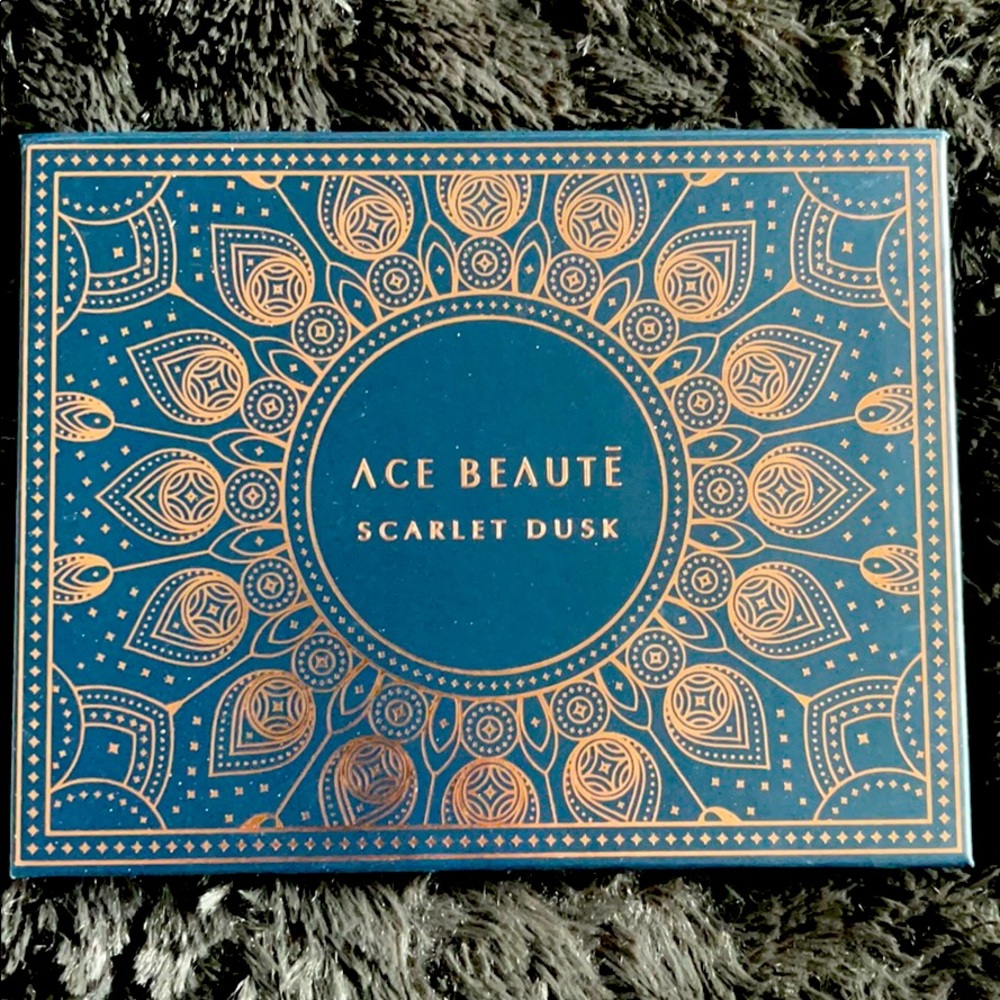 ACE BEAUTE EYESHADOW PALETTE